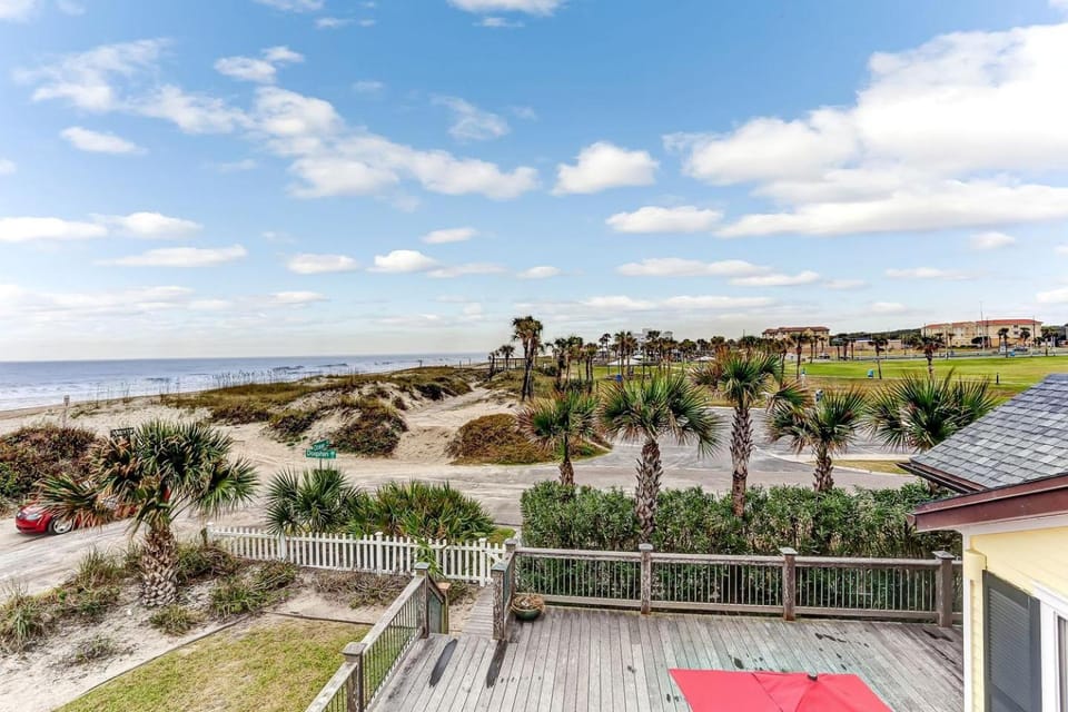 Oceanfront Cottage with Ping Pong Table Incredible for Water Sports in Fernandina Beach, Florida House in Fernandina Beach