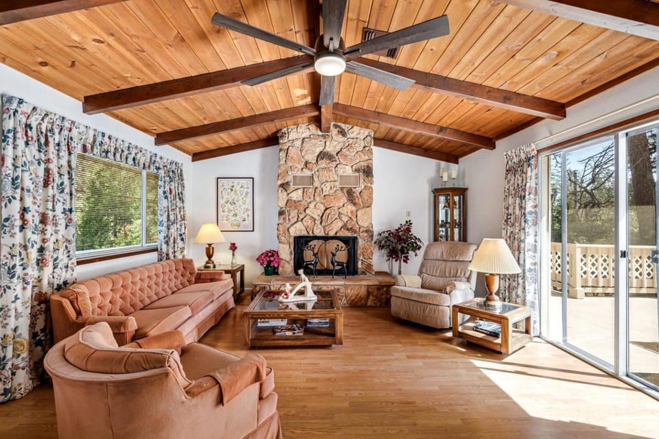 Impressive Villa with Ping Pong Table and Barbecue in Groveland, California Villa in Groveland
