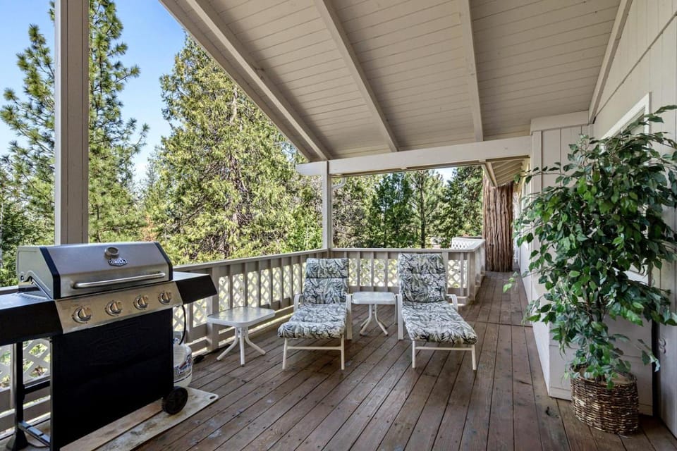 Impressive Villa with Ping Pong Table and Barbecue in Groveland, California Villa in Groveland
