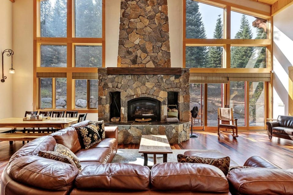 Luxury Cabin with a Private Hot Tub in Tahoe Donner, California Cabin in Truckee