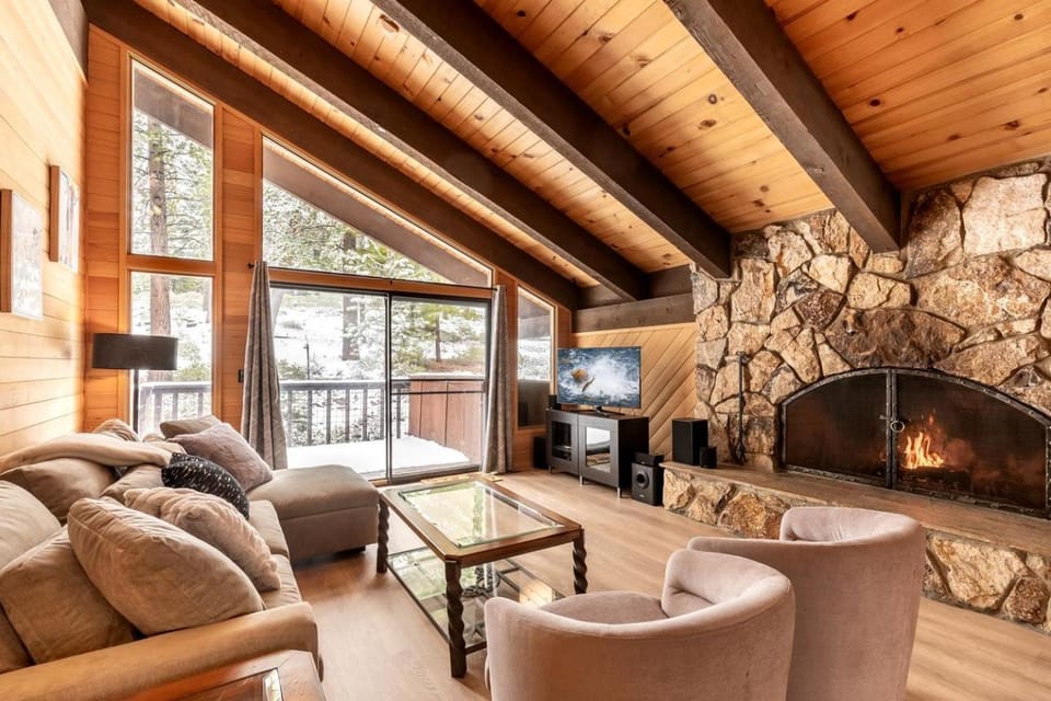 Spectacular Cabin with Foosball and Fireplace in Truckee, California Cabin in Sierra Nevada