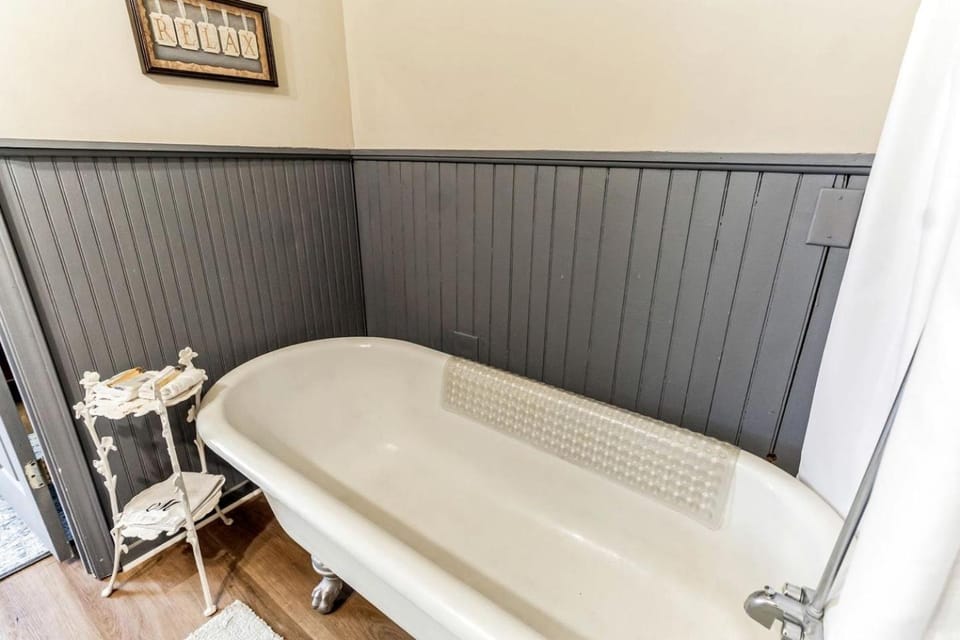 Charming Carroll Cottage in Historic Downtown Glasgow, KY House in Glasgow