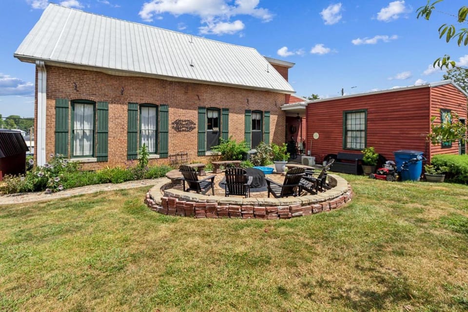 Charming Carroll Cottage in Historic Downtown Glasgow, KY House in Glasgow