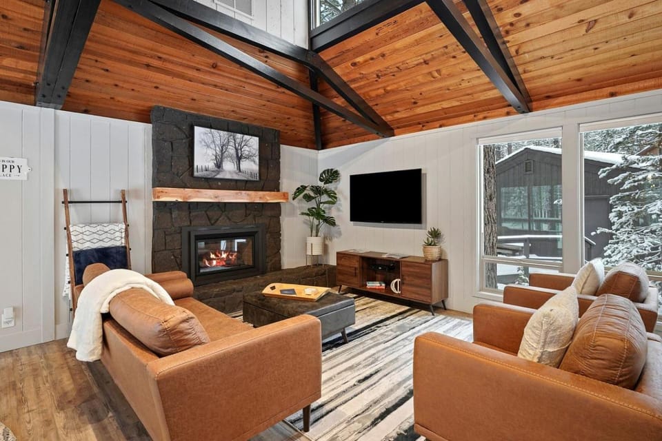 Intimate Modern Cabin Great for a Relaxing Experience in Oregon Cabin in Sunriver