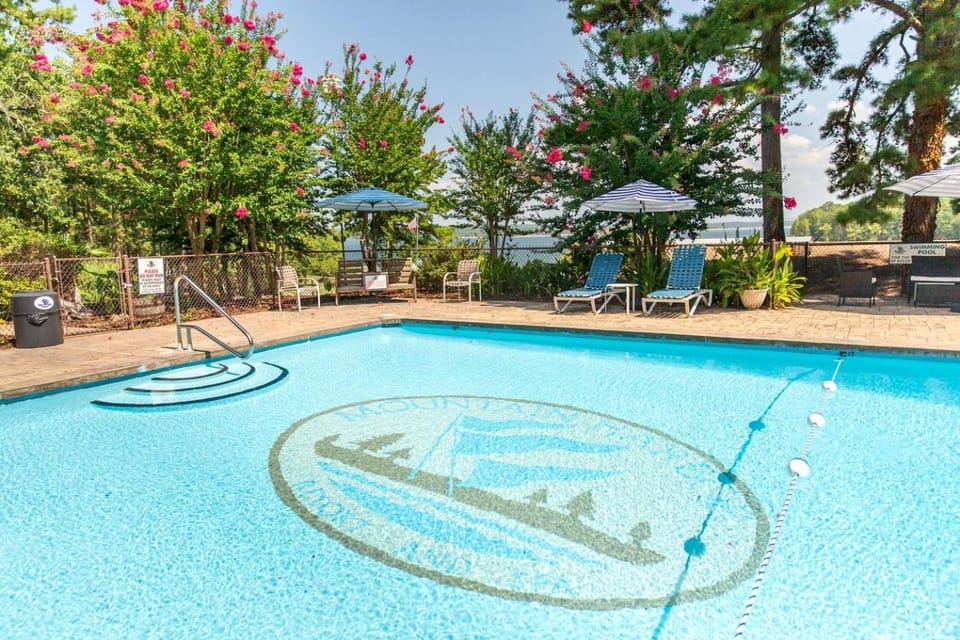 Lakefront Cottage with Spa and Pool Perfect for Outdoor Activities in Mount Ida, Arkansas House in Lake Ouachita