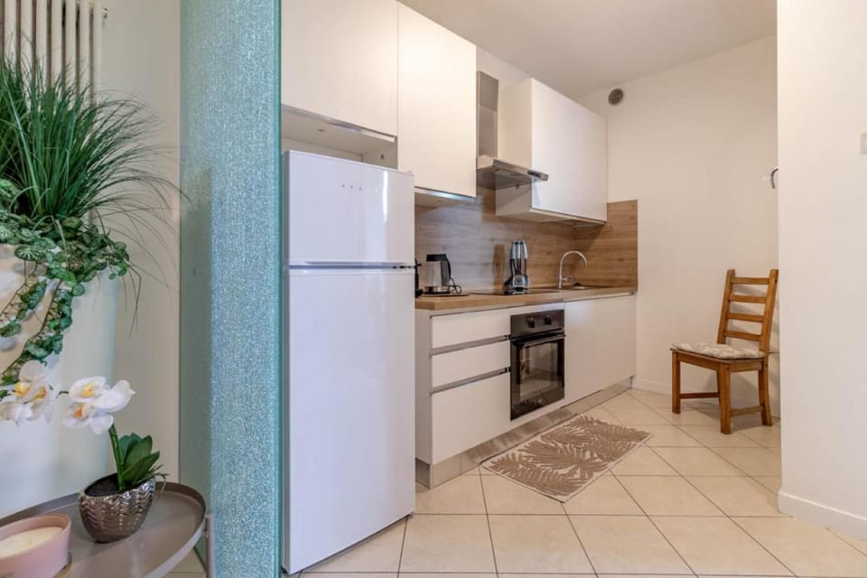 Kitchen or kitchenette, dishwasher, oven, stove
