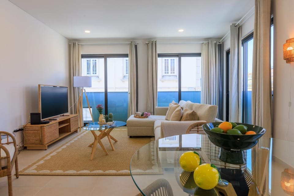 Communal lounge/ TV room, TV and multimedia, Living room