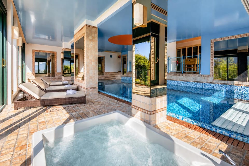 Hot Tub, Swimming pool, sunbed