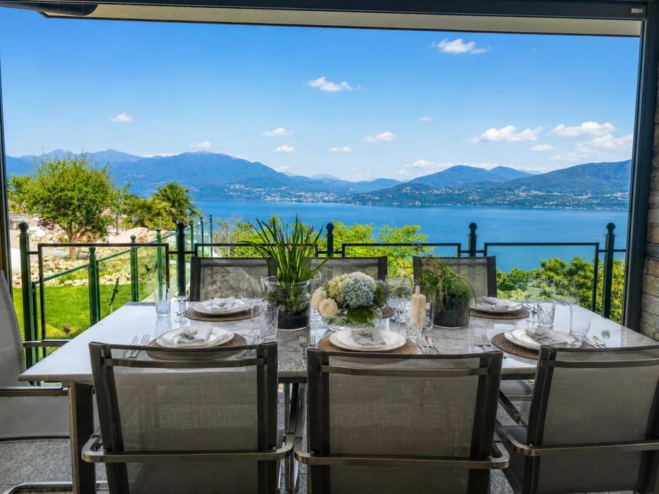 Balcony/Terrace, Lake view, Mountain view