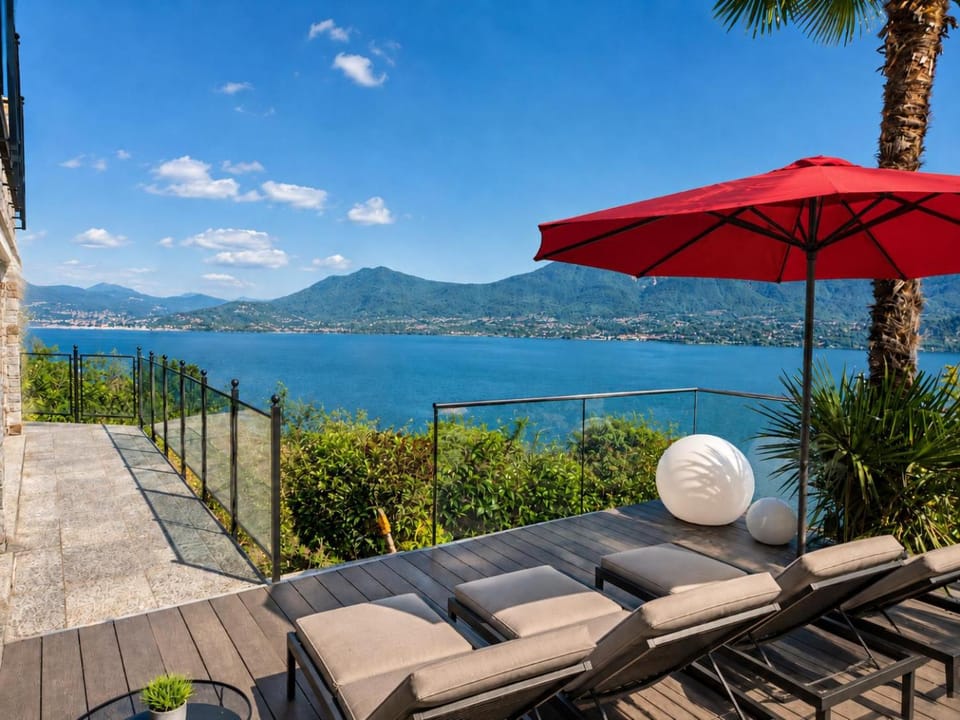Balcony/Terrace, Lake view, Mountain view