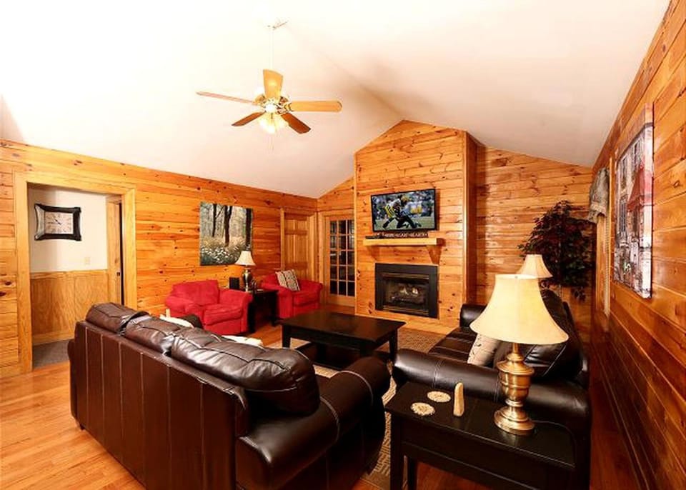 Pet-Friendly Family Cabin on a Spectacular Resort in Pigeon Forge, Tennessee Cabin in Pigeon Forge