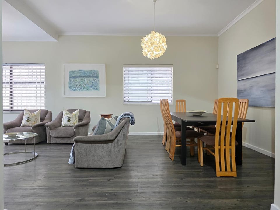 Spacious Family Home 3 Bedrooms Bantry Bay Apartment in Sea Point