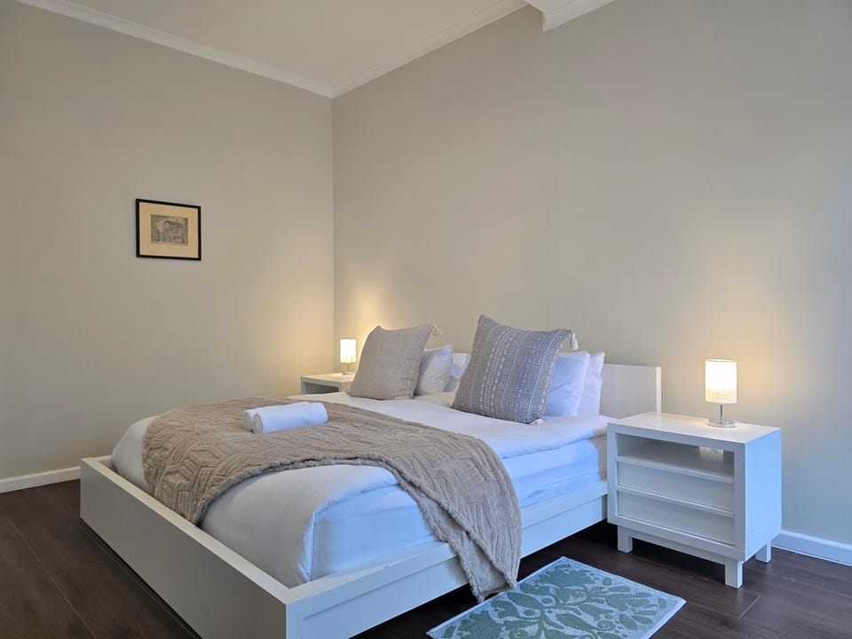 Spacious Family Home 3 Bedrooms Bantry Bay Apartment in Sea Point