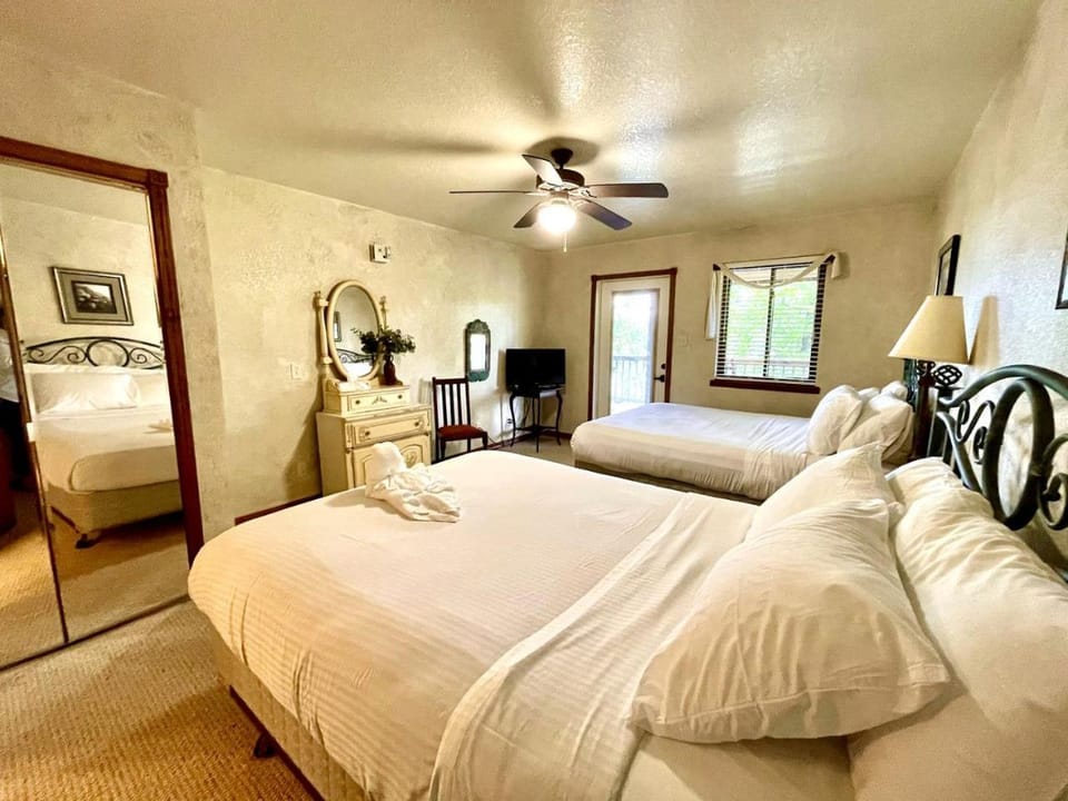 Lake Cottage with Pool and Spa Perfect for Small Groups in Mount Ida, Arkansas House in Lake Ouachita