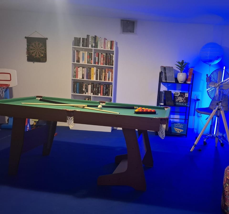 Grand appartement familial avec salle de jeux entre Moliere et Mediterranee Apartment in Pézenas
