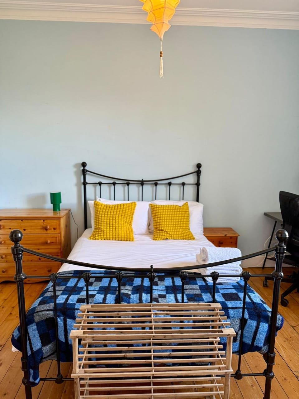 Leafy Marchmont 2-Bed Meadows City Centre Apartment in Edinburgh