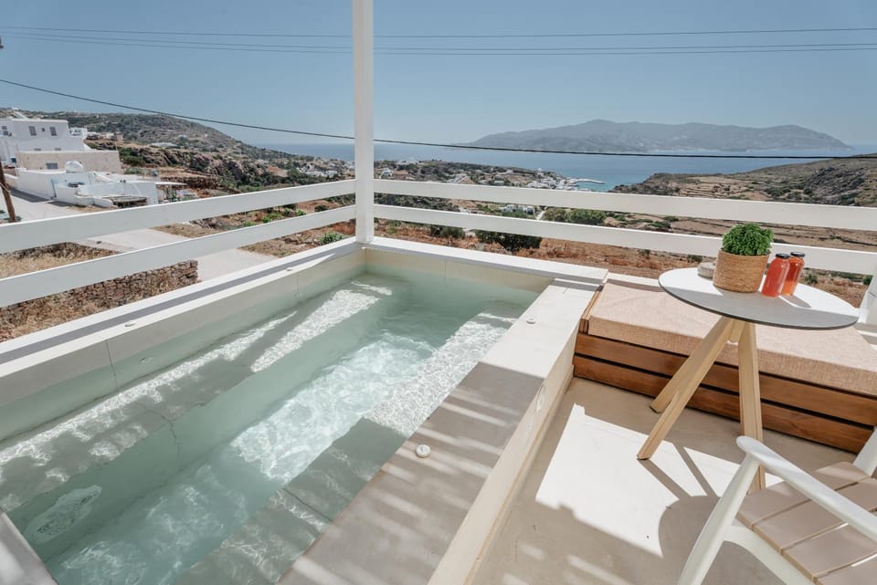 View (from property/room), Mountain view, Swimming pool