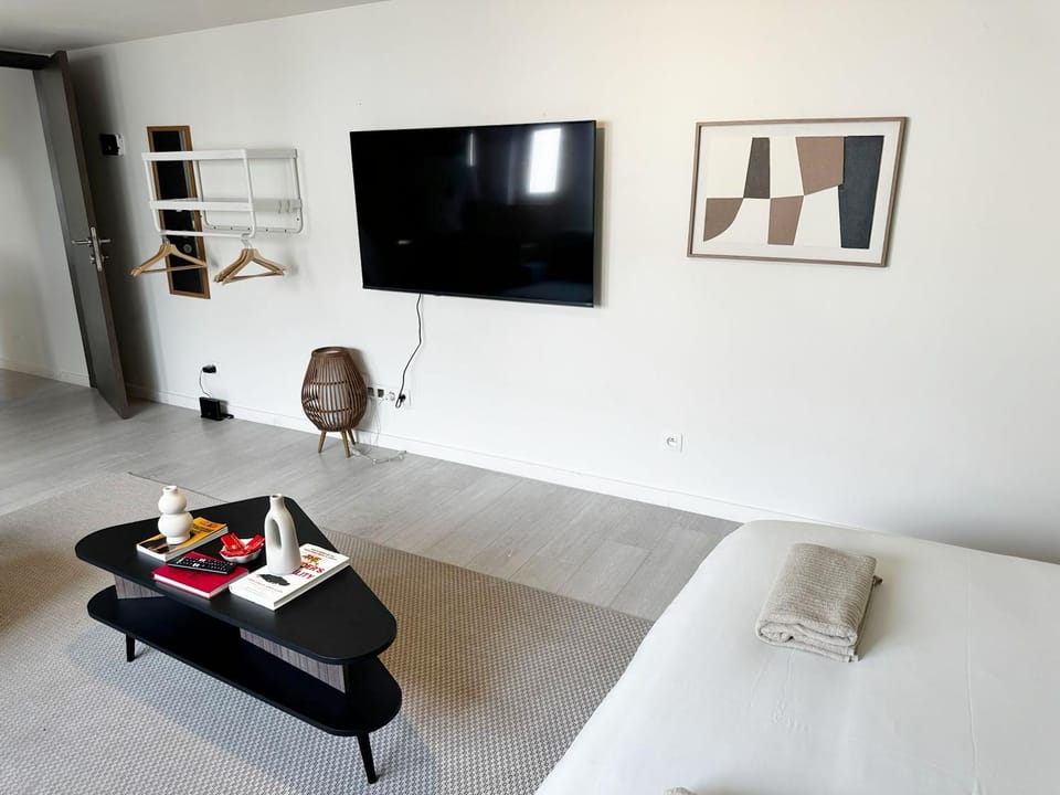 TV and multimedia, Seating area