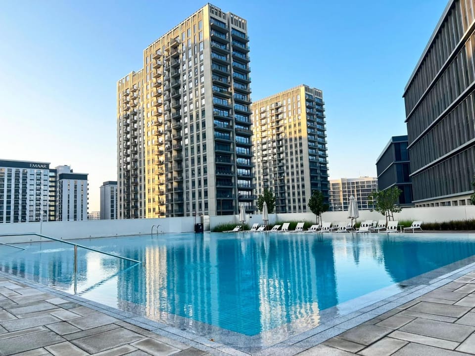 Day, Swimming pool