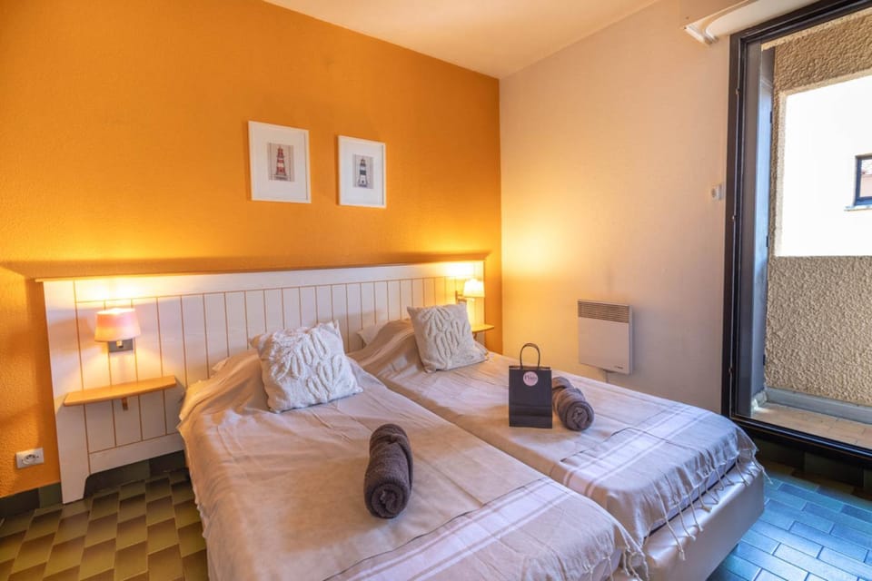 Vanae, T2 terrasse, piscine, plage à pied, parking Apartment in Agde