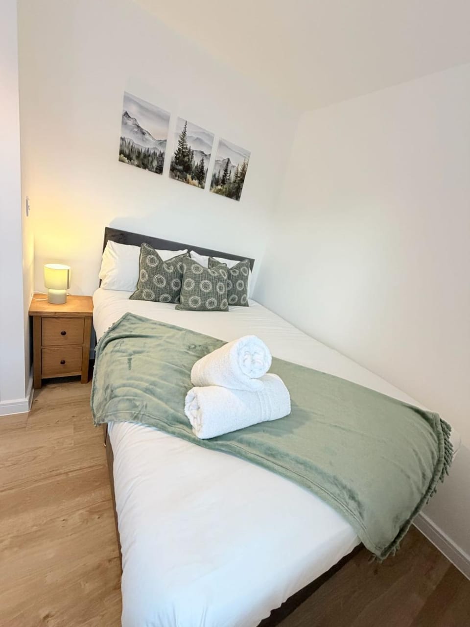 2 BR House Derby Families Contractors Relocators House in Derby