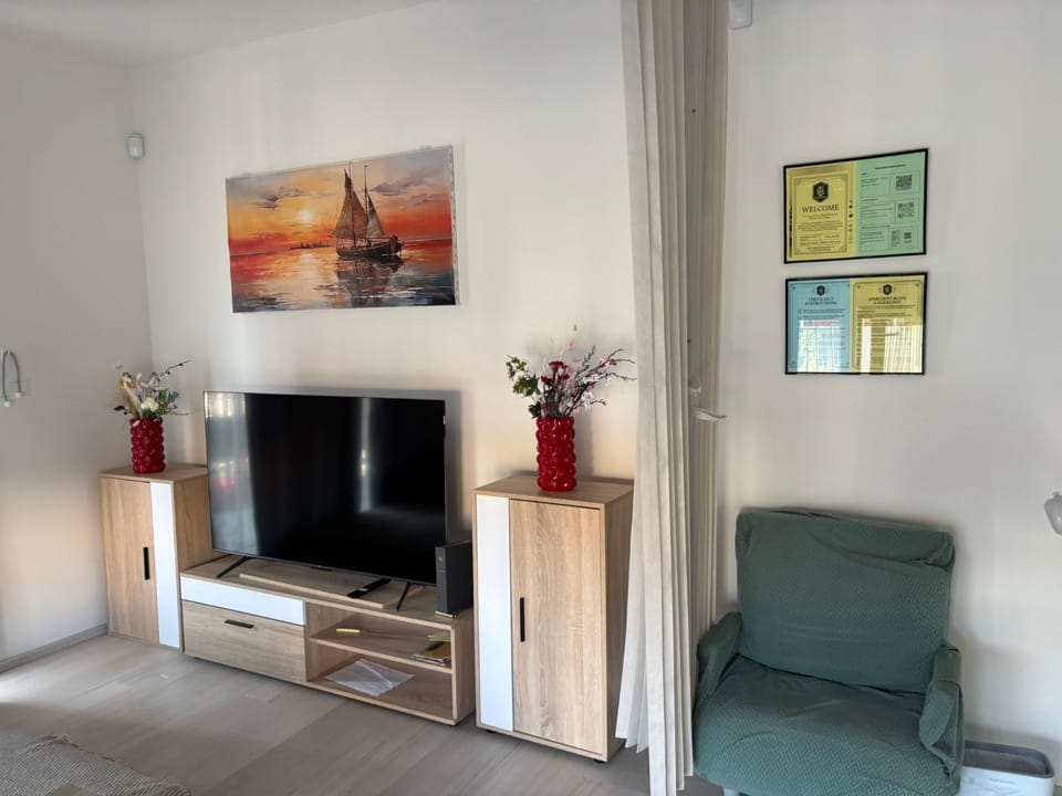 Sunrise Harbor III Modern Smart 3-BR Apartment with Balcony Apartment in Prague