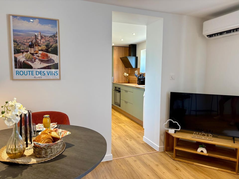 TV and multimedia, Kitchen or kitchenette, Dining area