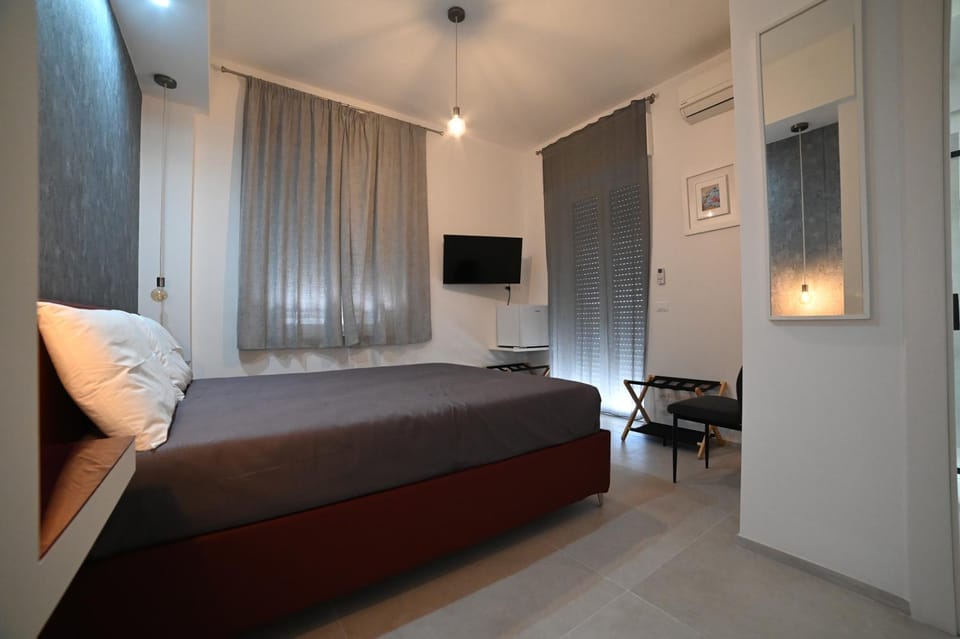 TV and multimedia, Photo of the whole room, Bedroom