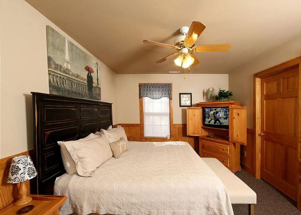 Family-Friendly Cabin Rental at Resort near Area Attractions in Pigeon Forge, Tennessee Cabin in Pigeon Forge