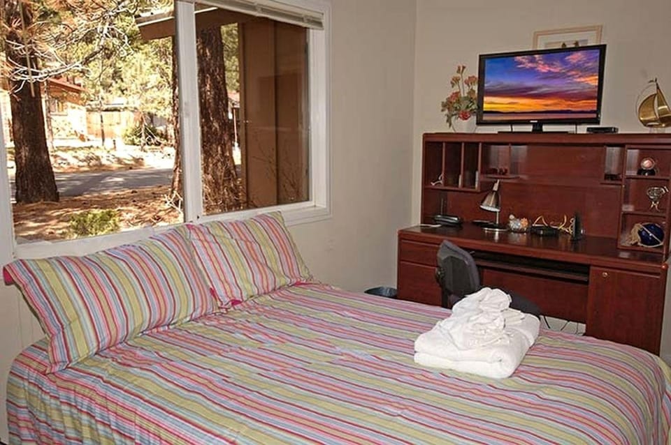 Stunning Cozy Cottage with Hot-tub in South Lake Tahoe, California Docked boat in South Lake Tahoe