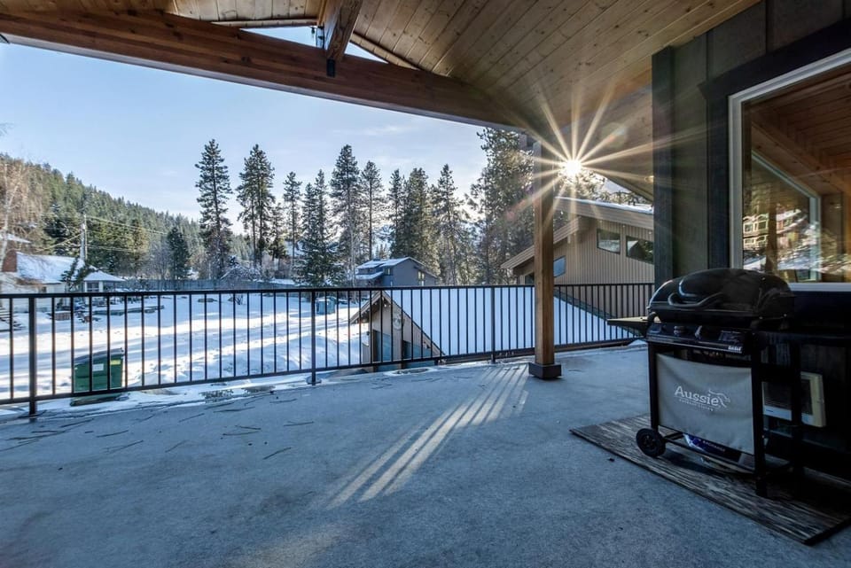 Riverfront Cabin with Modern Loft Interior in Leavenworth, Washington Cabin in Leavenworth