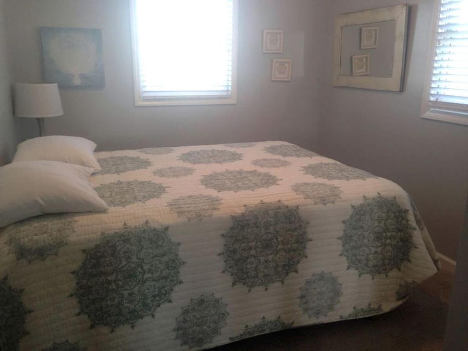 Cozy Comfortable Cottage with Lovely Ocean Views in Holden Beach, North Carolina House in Holden Beach
