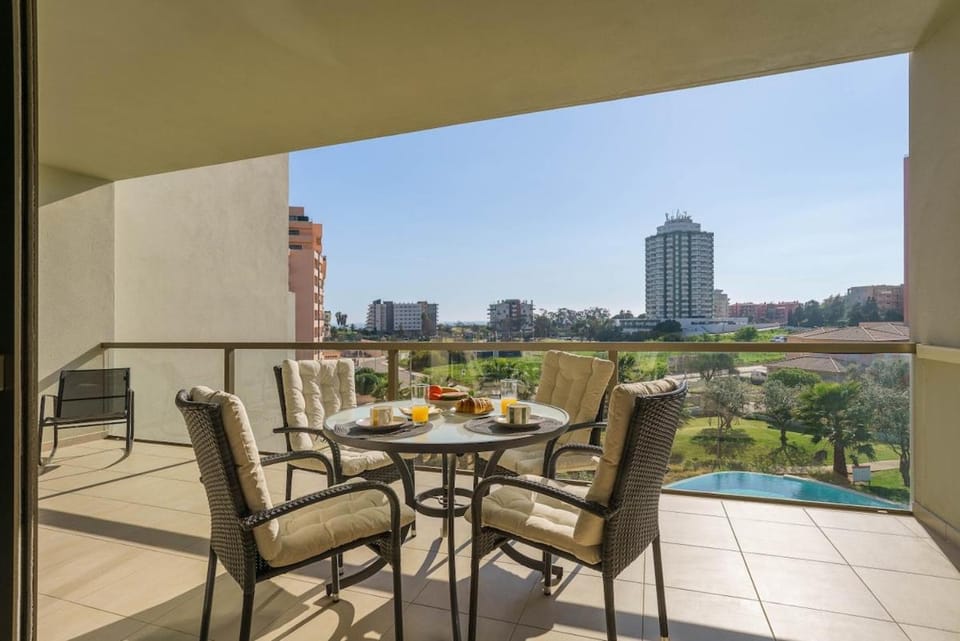 Sun Retreat Portimão, with Pool and Private Balcony Apartment in Portimao