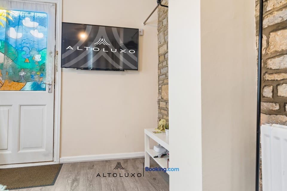 Calm & Comfortable Bristol One Bedroom Apt with Shared Garden in Bishopsworth by AltoLuxo Apartment in Bristol