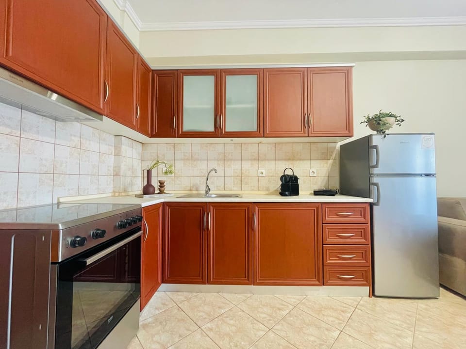 Coffee/tea facilities, oven, stove, kitchen