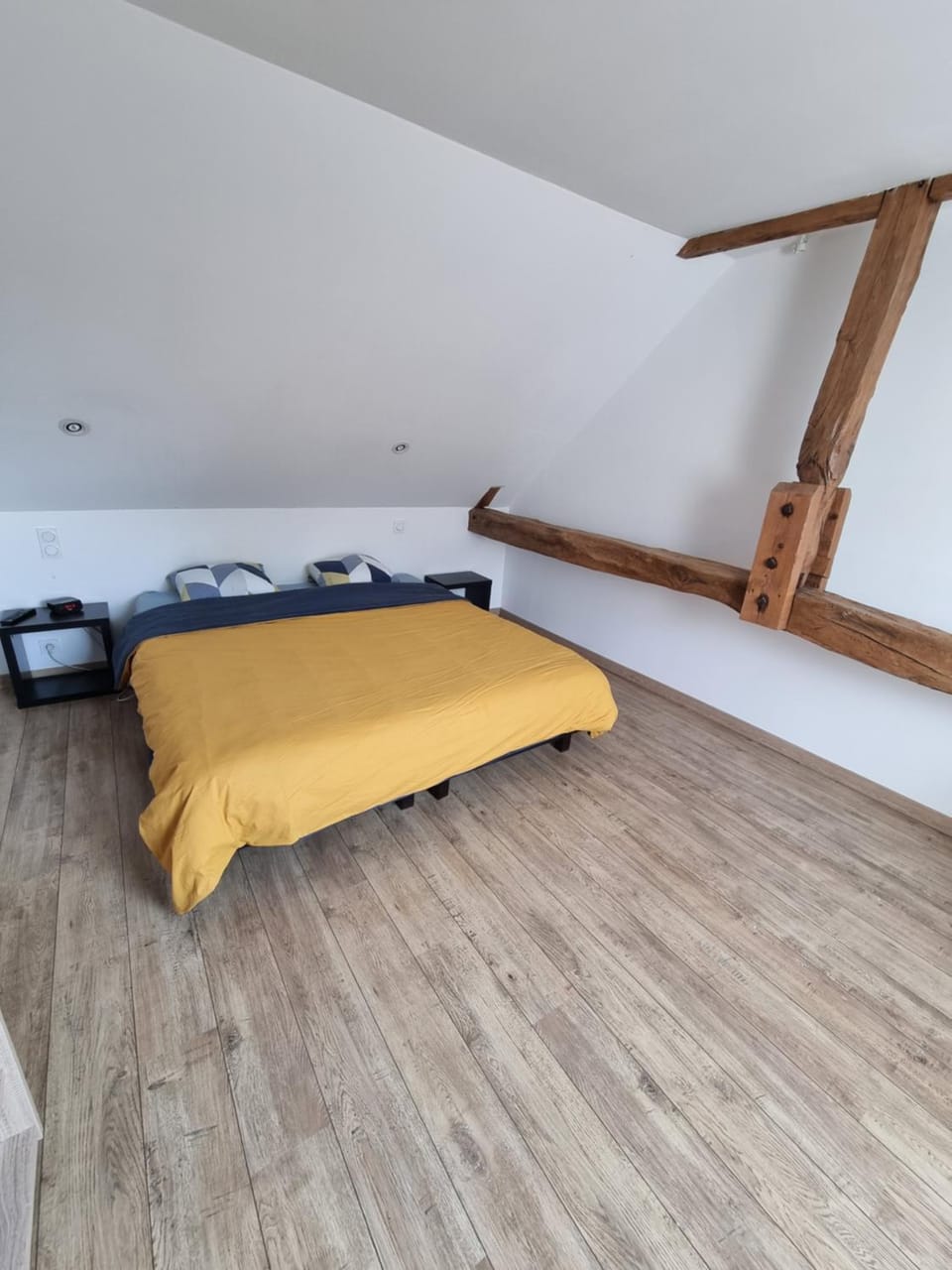 Photo of the whole room, Bedroom