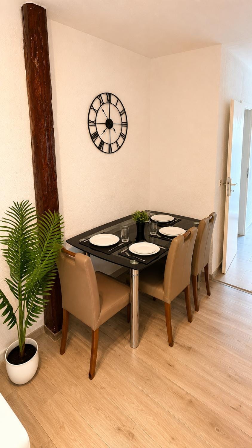 Living room, Seating area, Dining area, Food