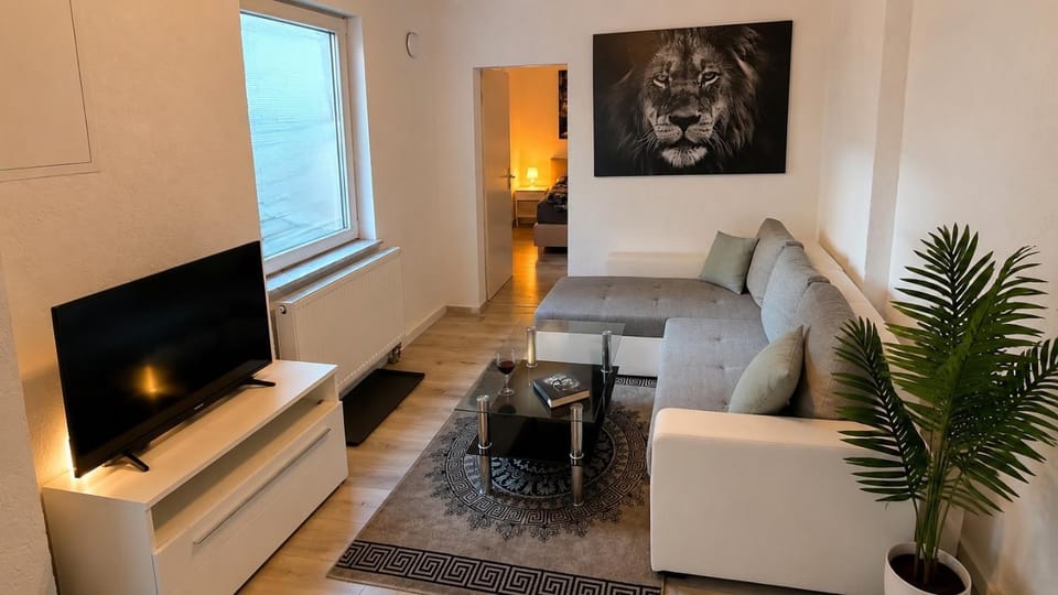 Communal lounge/ TV room, TV and multimedia, Living room, Seating area, Evening entertainment