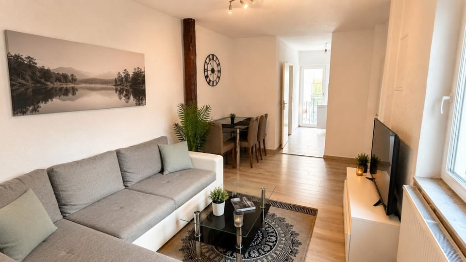 TV and multimedia, Living room, Seating area, Dining area, Evening entertainment