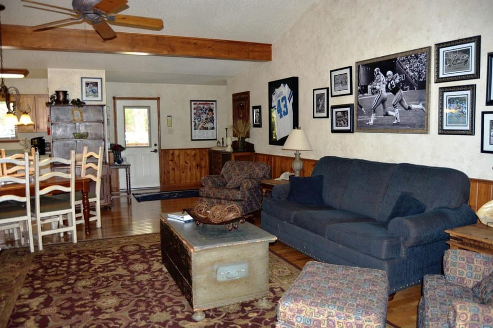 Impressive Log Cabin with Hot-tub, Fire Pit and Swimming Pool in Mount Ida, Arkansas Cabin in Lake Ouachita