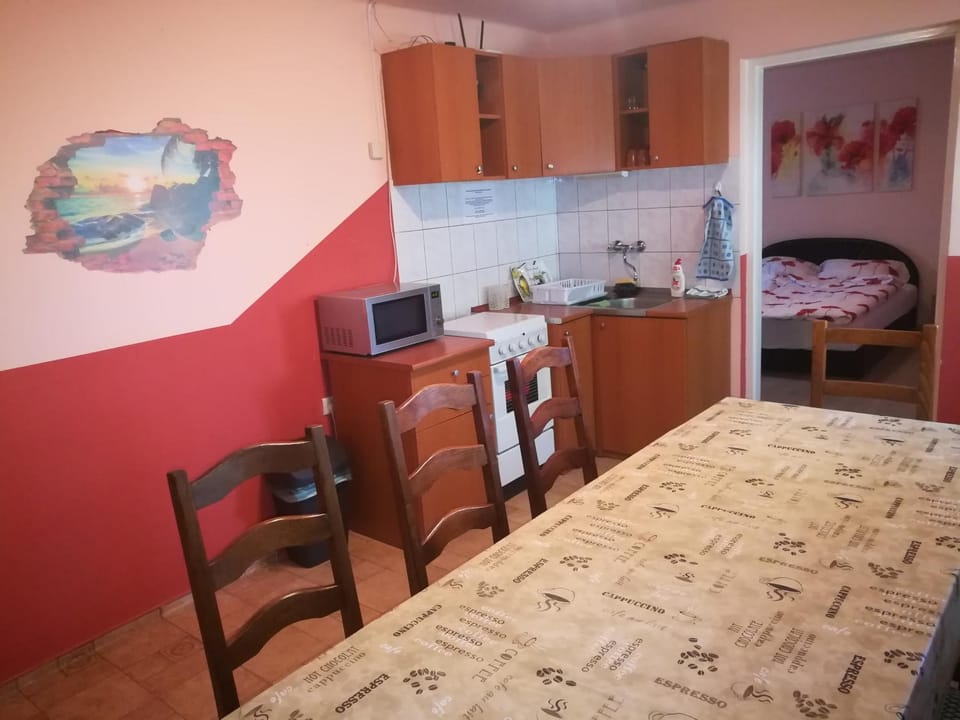 Tiszavirág Apartmanház Apartment in Szeged