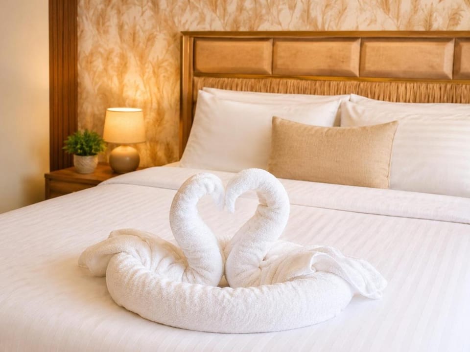 Bed, Photo of the whole room, Bedroom, towels