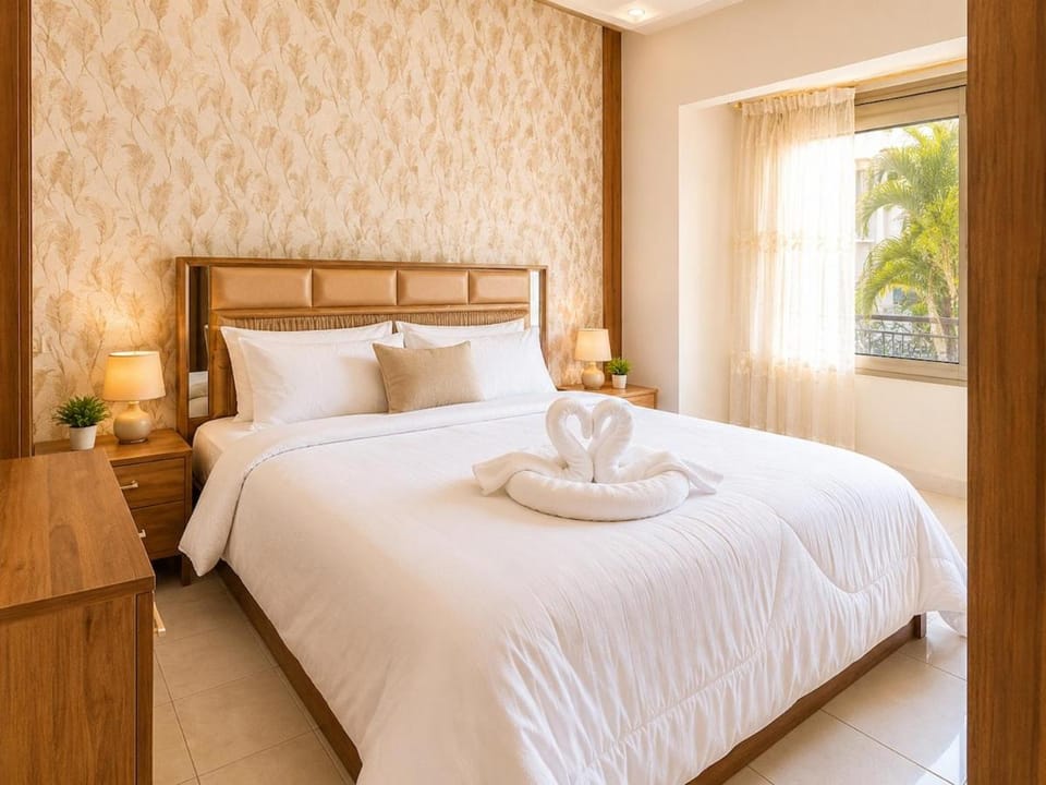 Bed, Photo of the whole room, Bedroom, towels