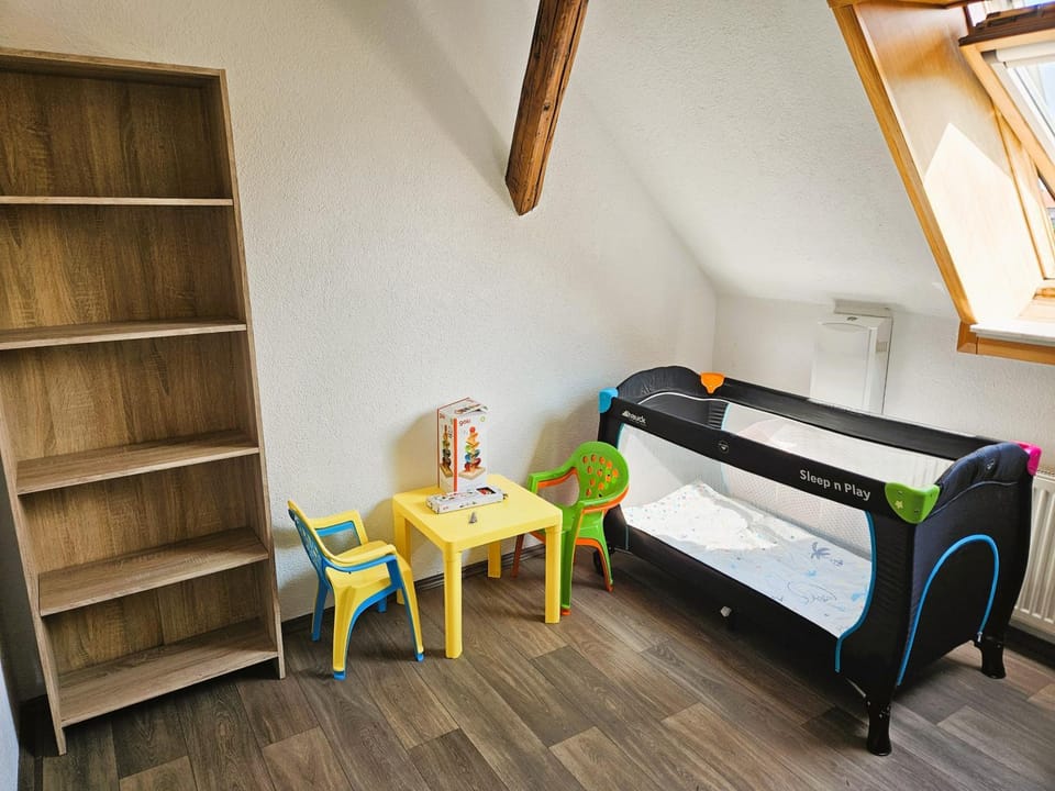 Bed, Bedroom, cot