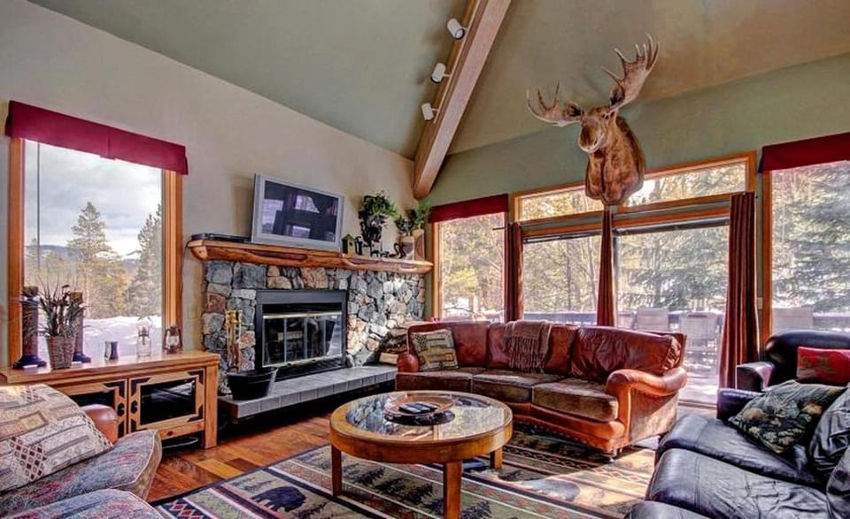 Enormous Cabin Retreat for Large Groups near Breckenridge, Colorado Cabin in Breckenridge