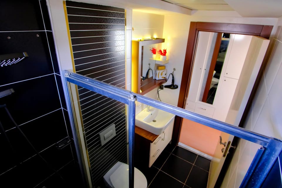 Shower, Toilet, Bathroom