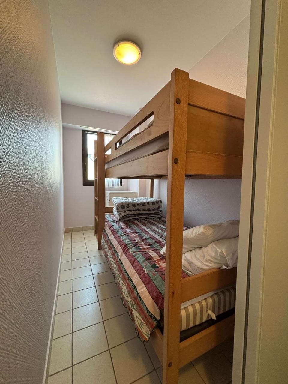 Bedroom, bunk bed