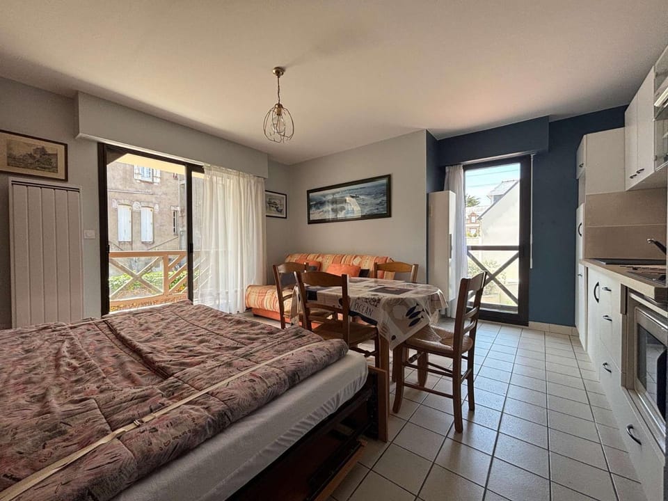 Bed, Living room, Dining area