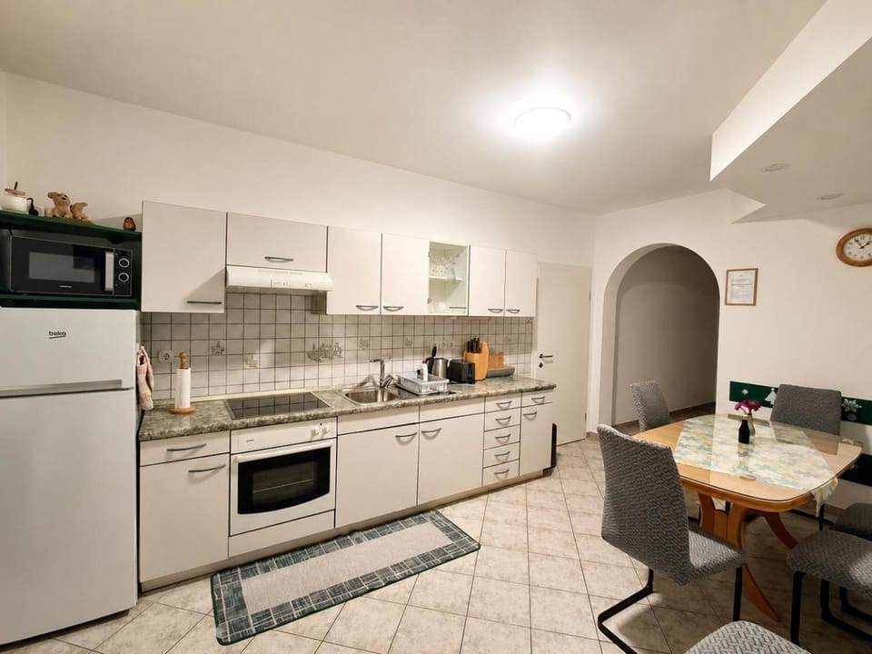 Kitchen or kitchenette, kitchen, kitchen
