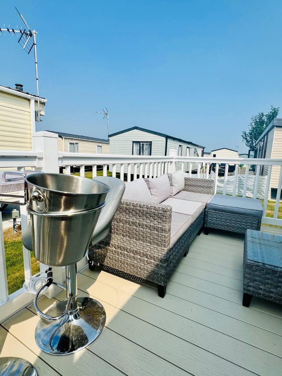 Driftwood Coastal Retreat Near Clacton Beach House in Tendring District